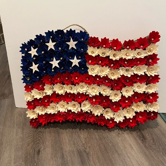 SOLD!! Beautiful Martha Stewart Wood Chip American Flag Hanging- NWT - Picture 3 of 6